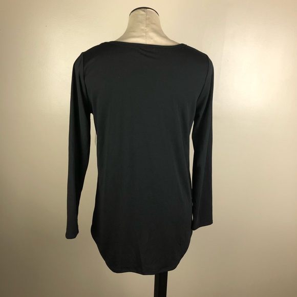 SOLD ❗️LulaRoe Solid Black Lynnae Top Medium - Picture 5 of 8